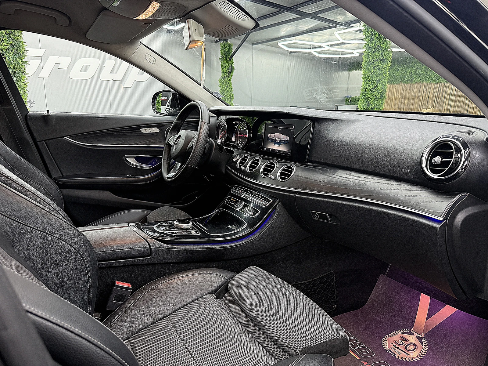 Mercedes-Benz E 220 AMG-line/KeylessGo/9-gt/СОБСТВЕН ЛИЗИНГ, снимка 10 - Автомобили и джипове - 55023602