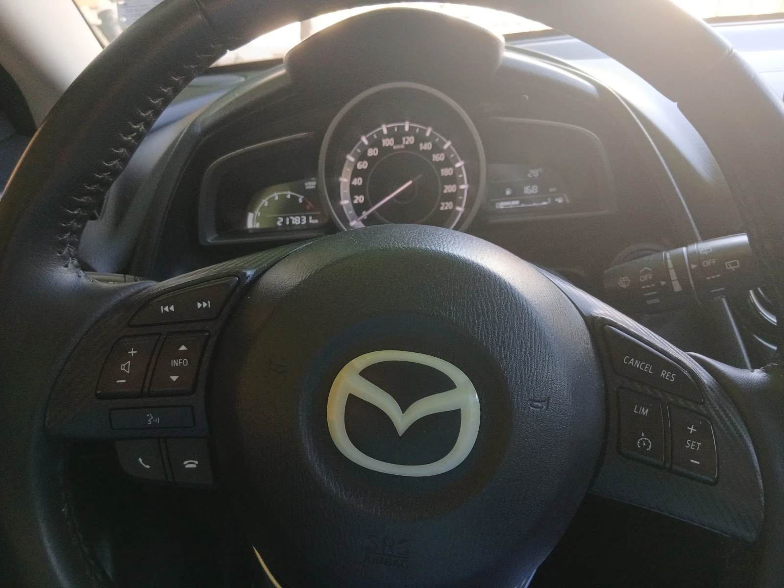 Mazda 2 SKYACTIV TECHNOLOGY 1. 5D ; EURO6; НОВ ВНОС, снимка 15 - Автомобили и джипове - 55739170