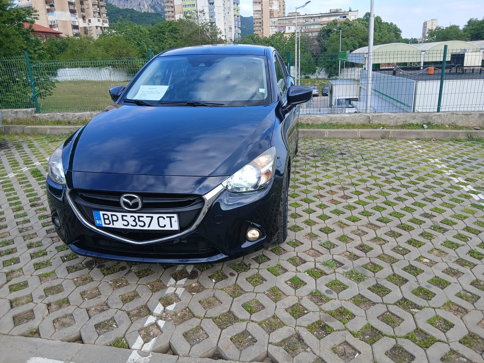 Mazda 2 SKYACTIV TECHNOLOGY 1. 5D ; EURO6; НОВ ВНОС, снимка 2 - Автомобили и джипове - 55739170