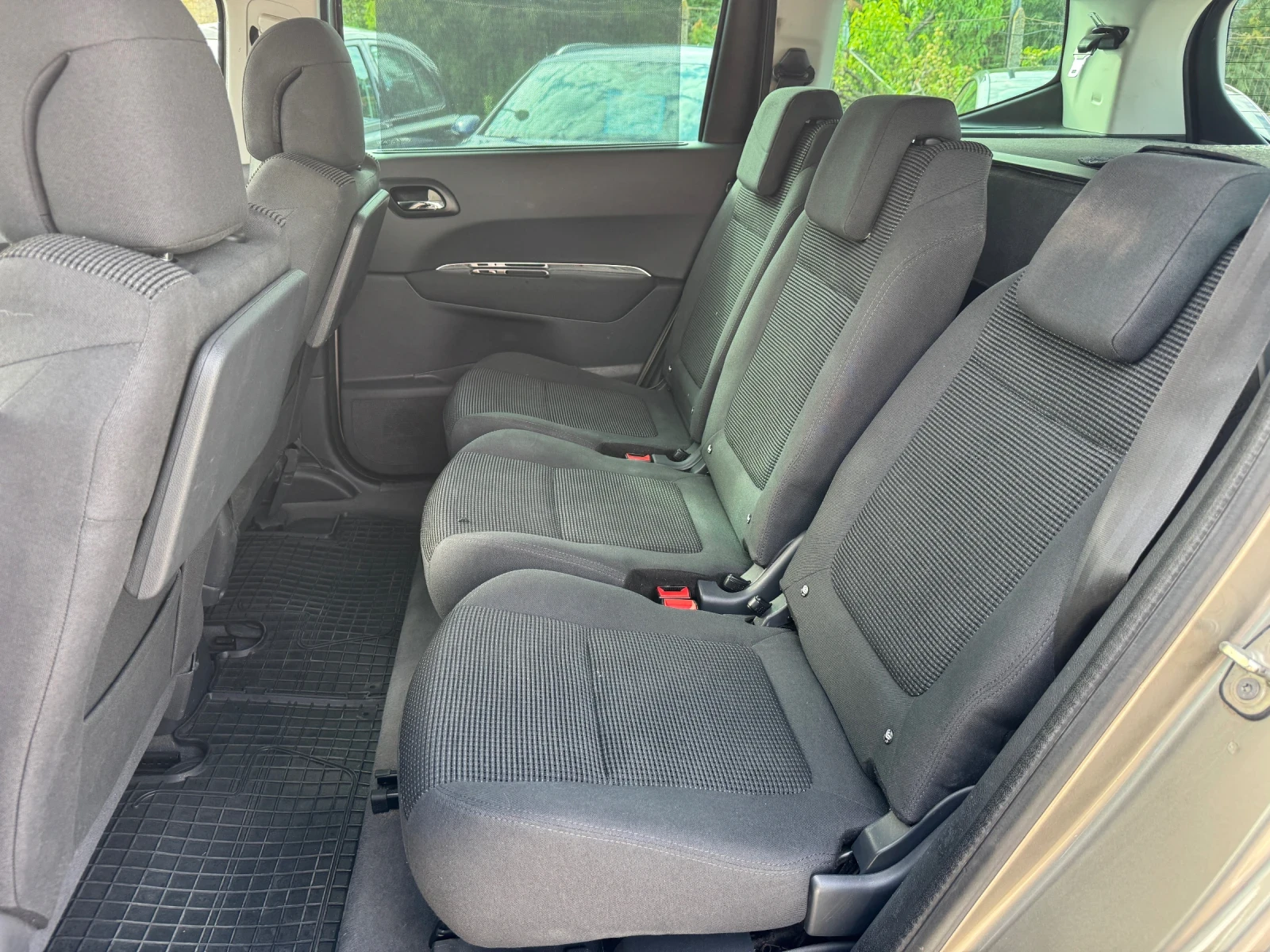 Peugeot 5008 Style 1.6HDi, снимка 7 - Автомобили и джипове - 55990656