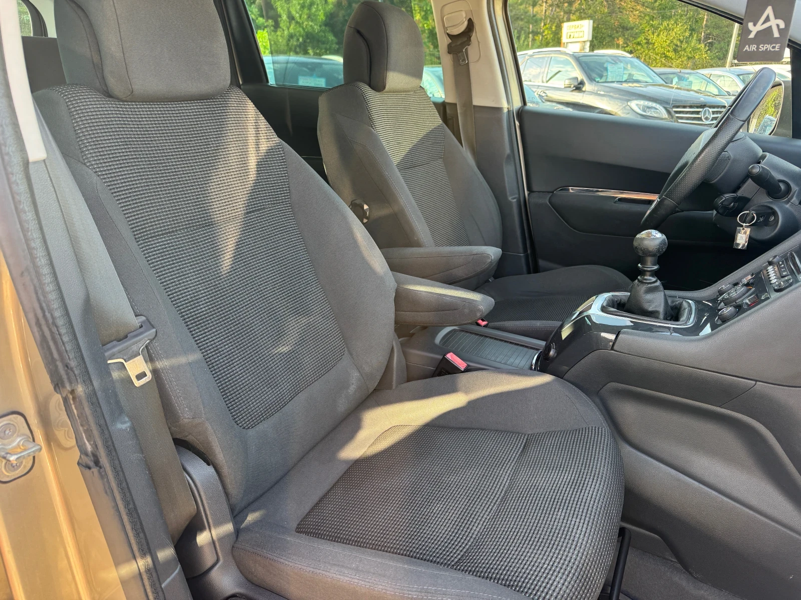 Peugeot 5008 Style 1.6HDi, снимка 5 - Автомобили и джипове - 55990656