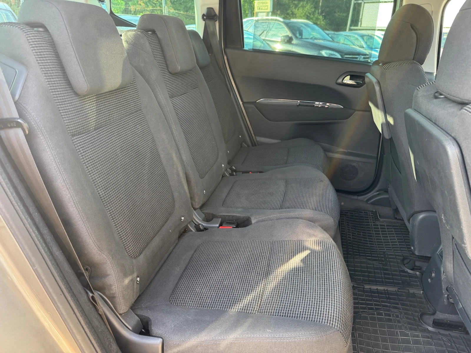 Peugeot 5008 Style 1.6HDi, снимка 6 - Автомобили и джипове - 55990656