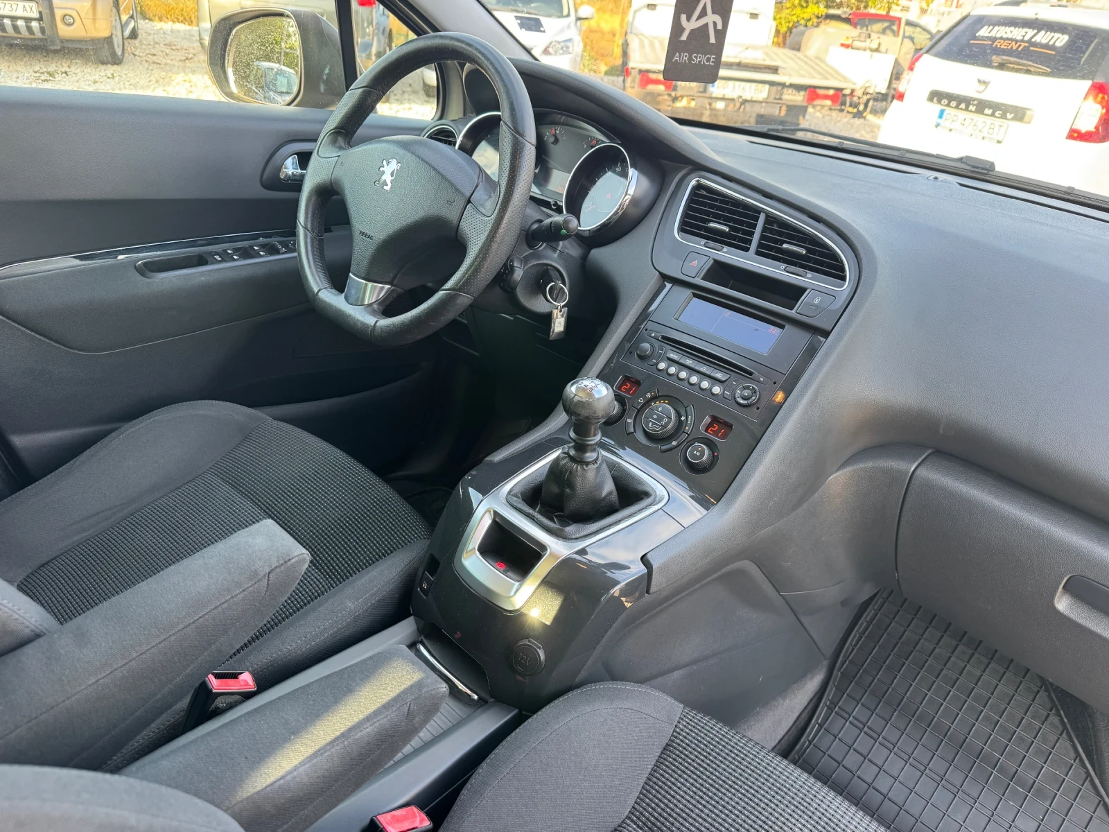 Peugeot 5008 Style 1.6HDi, снимка 10 - Автомобили и джипове - 55990656