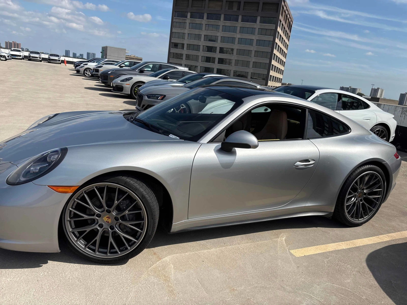 Porsche 911 * Carrera 4 Coupe * CARFAX * БЕЗ ПЪРВОНАЧАЛНА ВНОС, снимка 2 - Автомобили и джипове - 56134949