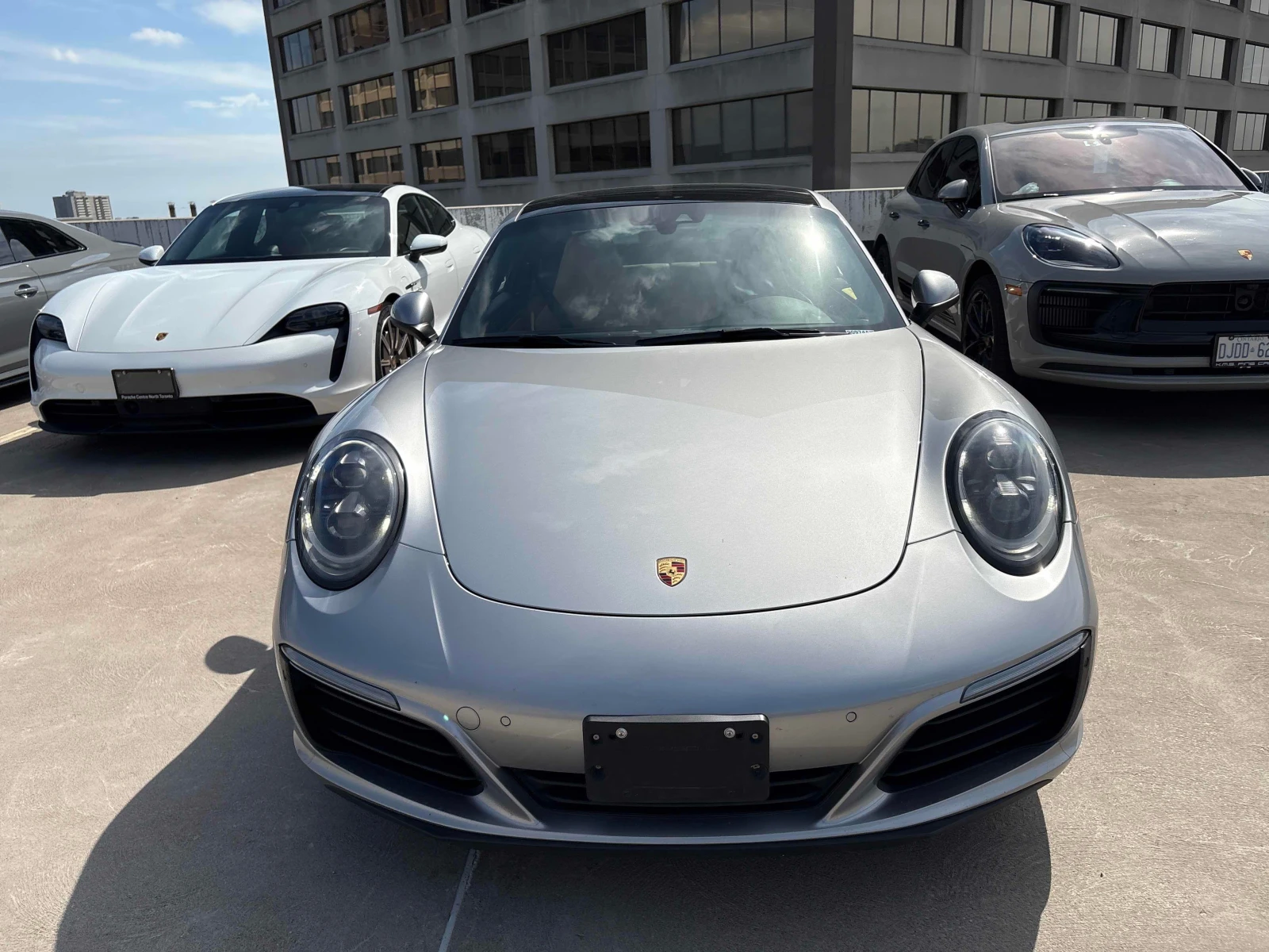 Porsche 911 * Carrera 4 Coupe * CARFAX * БЕЗ ПЪРВОНАЧАЛНА ВНОС, снимка 6 - Автомобили и джипове - 56134949