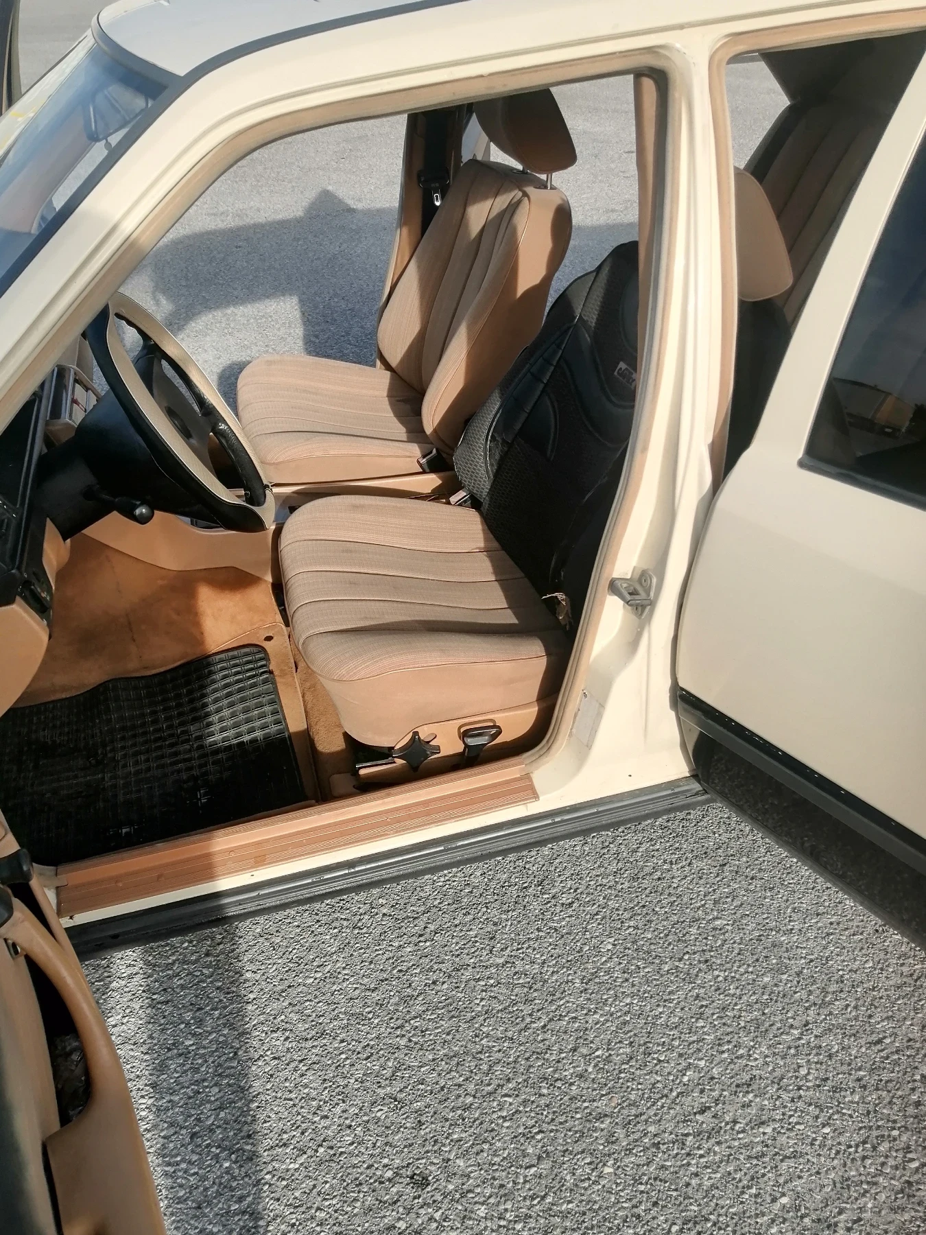 Mercedes-Benz 124 124, снимка 12 - Автомобили и джипове - 56740512