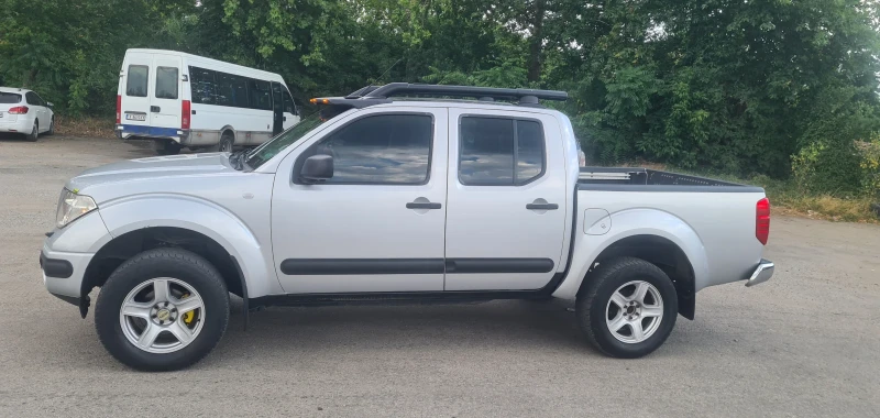 Nissan Navara, снимка 8 - Автомобили и джипове - 47808369