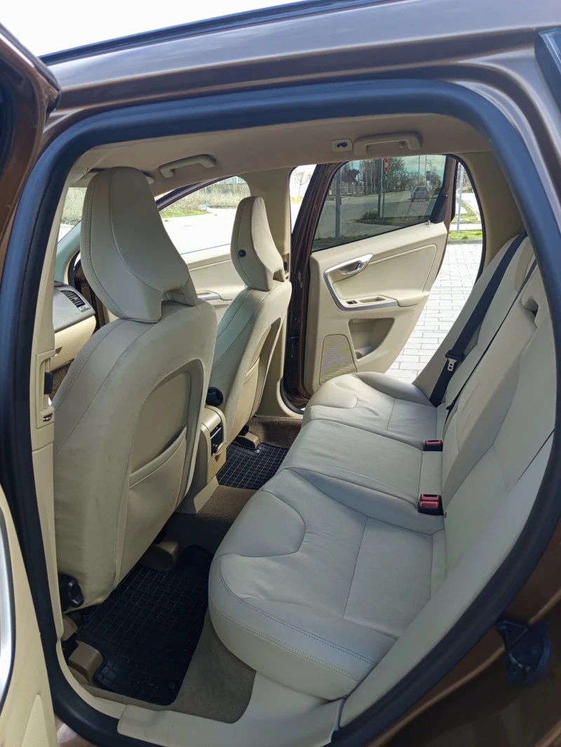 Volvo XC60, снимка 8 - Автомобили и джипове - 52951342