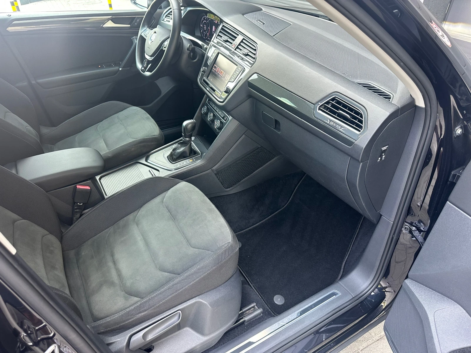 VW Tiguan 2.0Tdi / Panorama / Distronic / 360 view / Navi - изображение 10