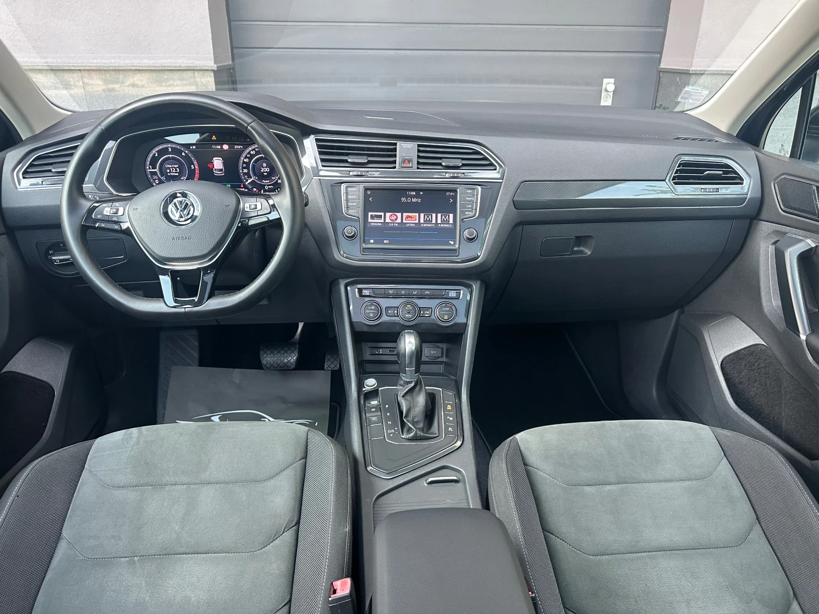 VW Tiguan 2.0Tdi / Panorama / Distronic / 360 view / Navi - изображение 8
