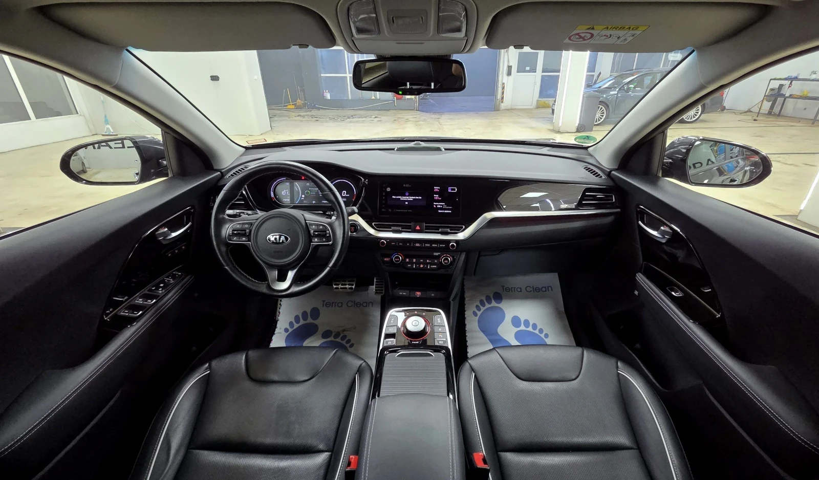 Kia Niro 64KWh/Premium/ПЪЛНА СЕРВИЗНА ИСТОРИЯ, снимка 13 - Автомобили и джипове - 53818788