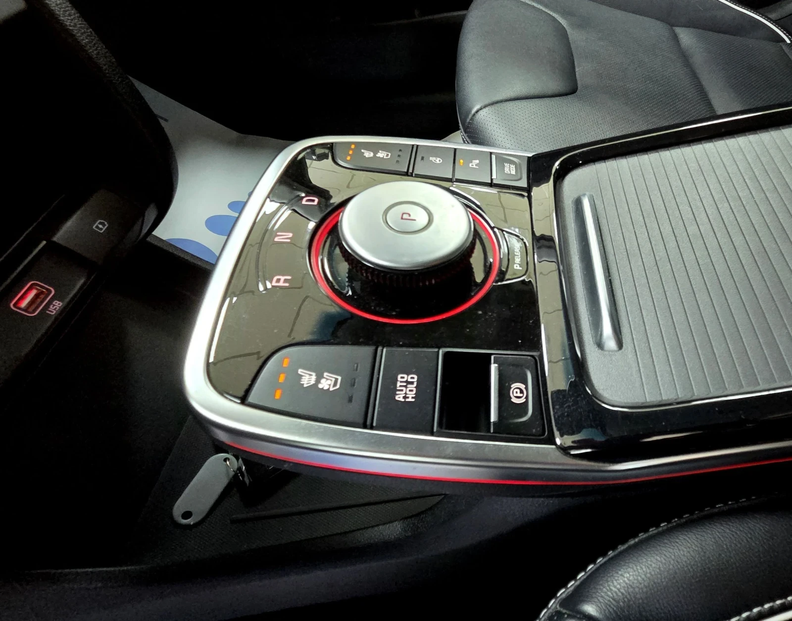 Kia Niro 64KWh/Premium/ПЪЛНА СЕРВИЗНА ИСТОРИЯ, снимка 16 - Автомобили и джипове - 53818788