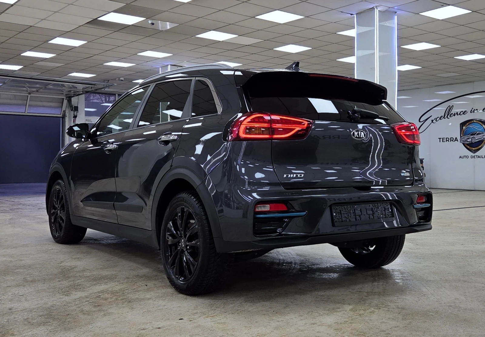 Kia Niro 64KWh/Premium/ПЪЛНА СЕРВИЗНА ИСТОРИЯ, снимка 5 - Автомобили и джипове - 53818788