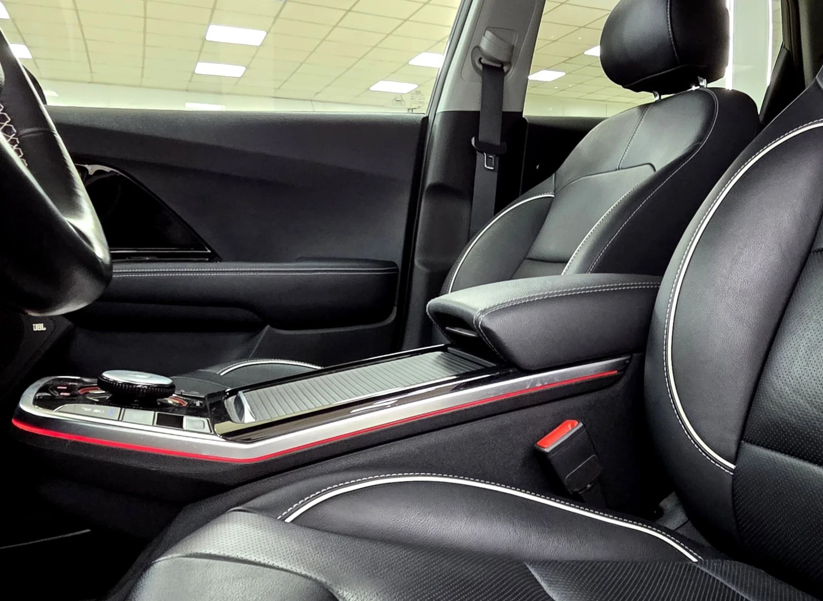 Kia Niro 64KWh/Premium/ПЪЛНА СЕРВИЗНА ИСТОРИЯ, снимка 15 - Автомобили и джипове - 53818788