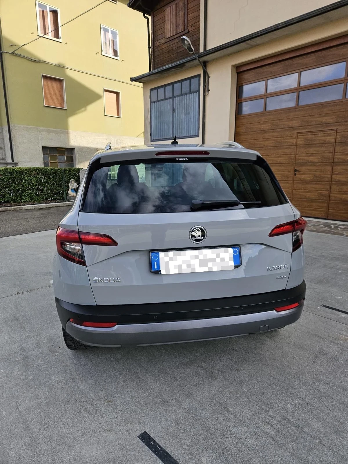 Skoda Karoq 2.0 TDI SCR 4x4 DSG Style, снимка 3 - Автомобили и джипове - 53857442