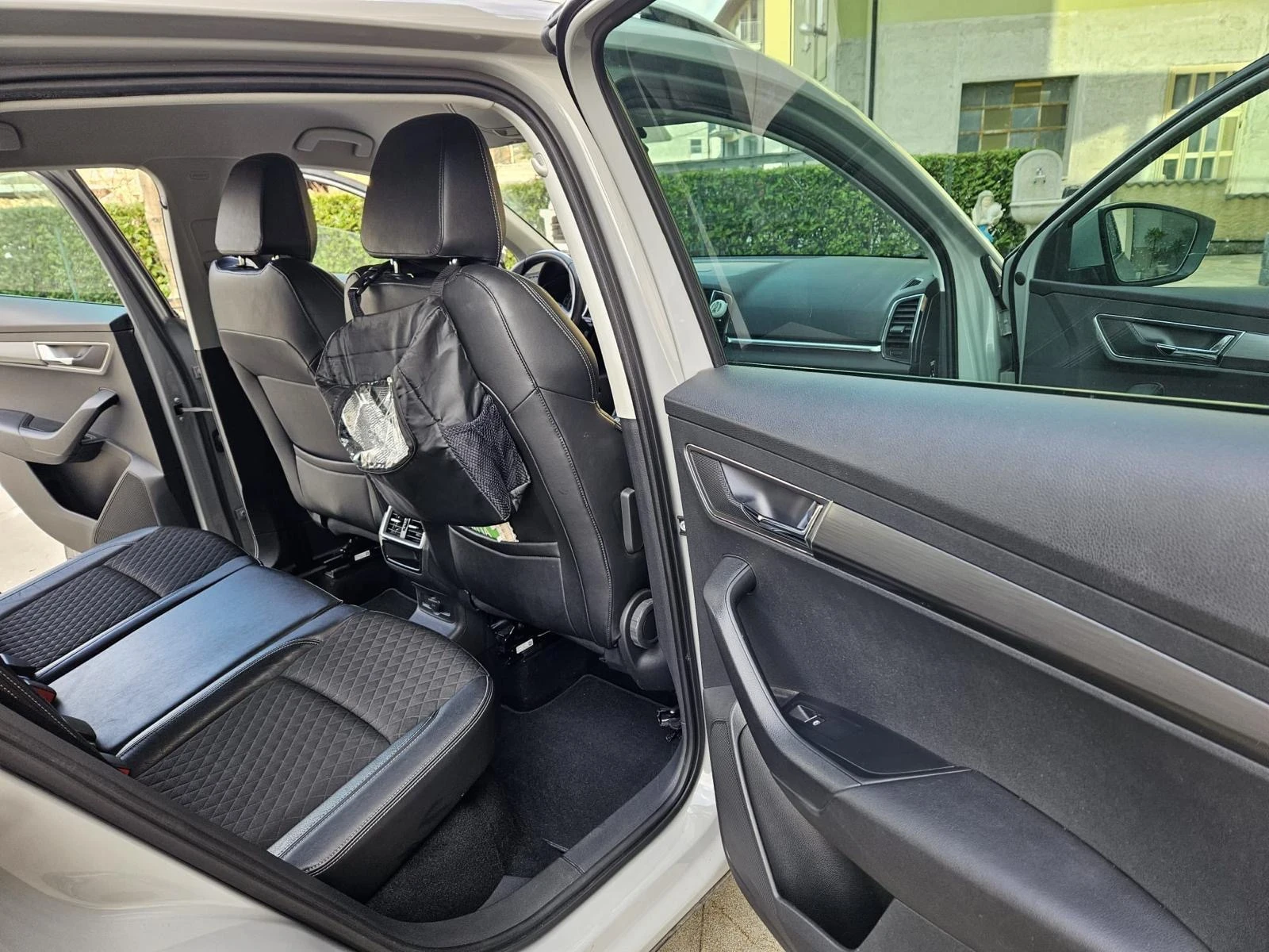 Skoda Karoq 2.0 TDI SCR 4x4 DSG Style, снимка 7 - Автомобили и джипове - 53857442