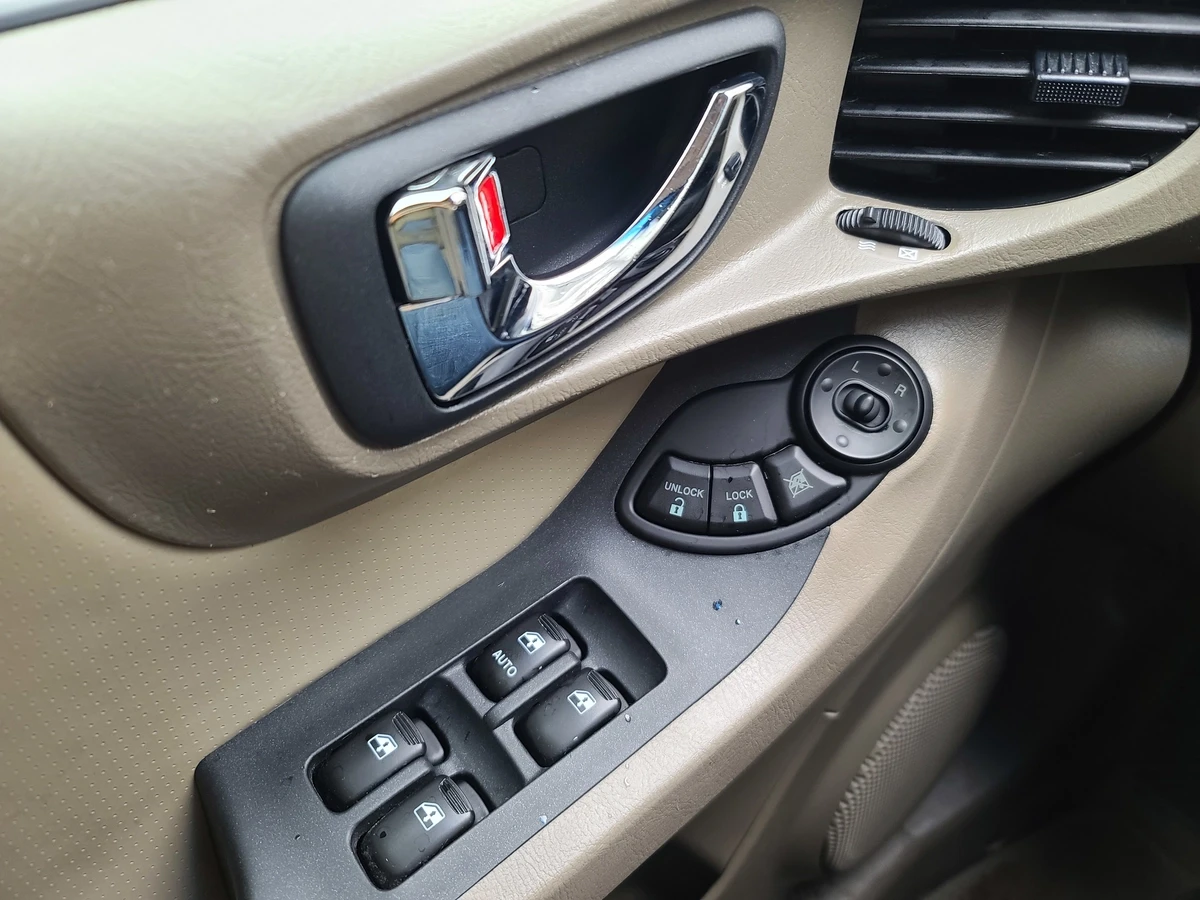 Hyundai Santa fe 2.7 V6, снимка 8 - Автомобили и джипове - 54068651