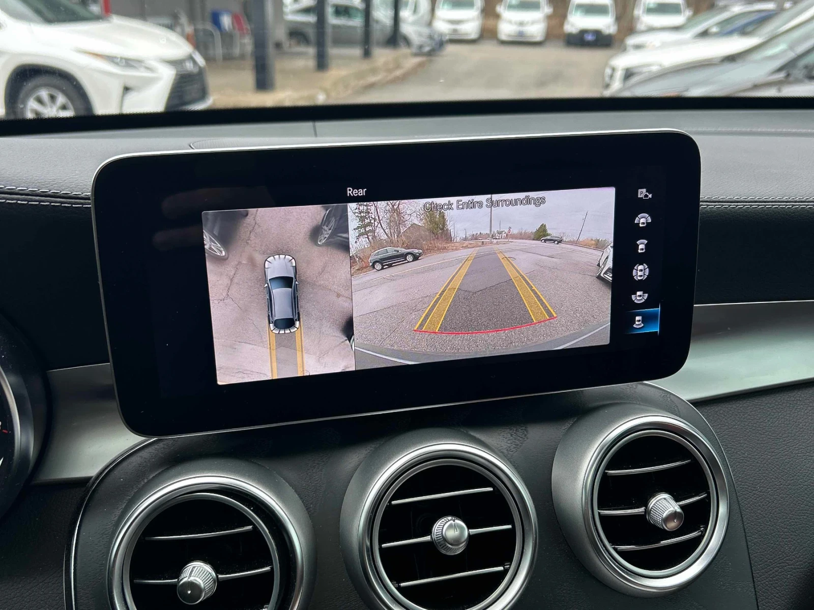 Mercedes-Benz GLC 300 ДИСТРИНИК * ПОДГРЕВ * CAR FAX * АВТО КРЕДИТ * , снимка 9 - Автомобили и джипове - 54202527