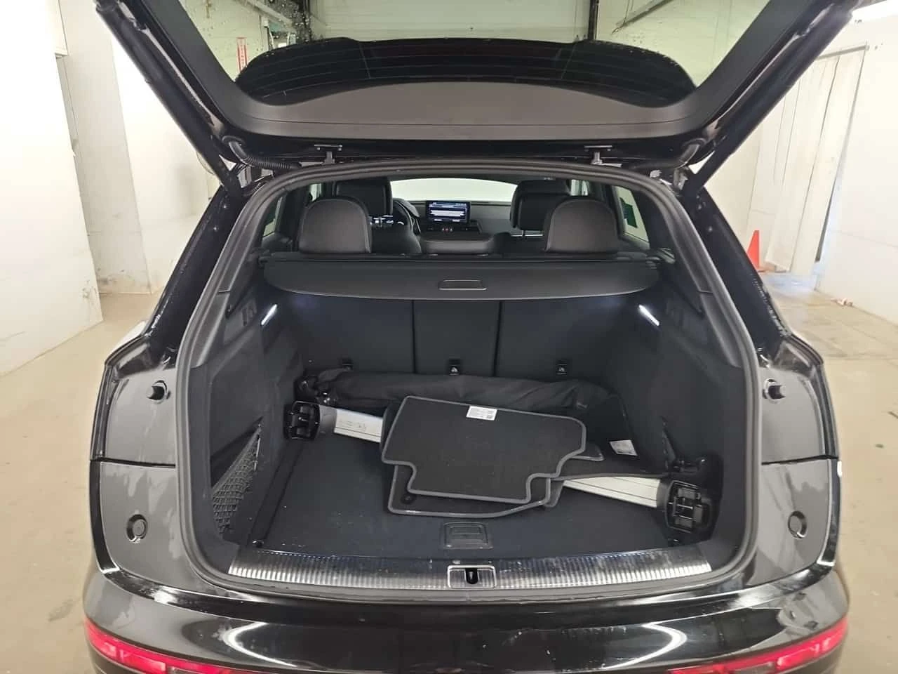 Audi Q5 S LINE PREMIUM PLUS| PANORAMA| AMBIENT| 2 КЛЮЧА, снимка 15 - Автомобили и джипове - 54226032