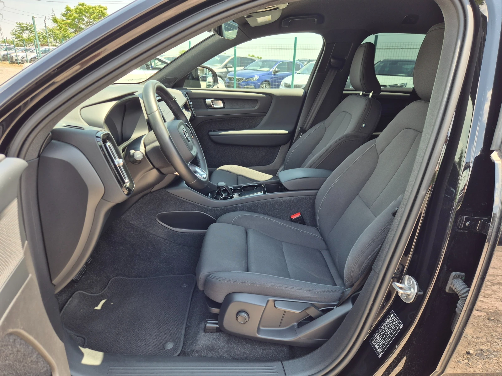 Volvo XC40 69KWh, снимка 13 - Автомобили и джипове - 54801764
