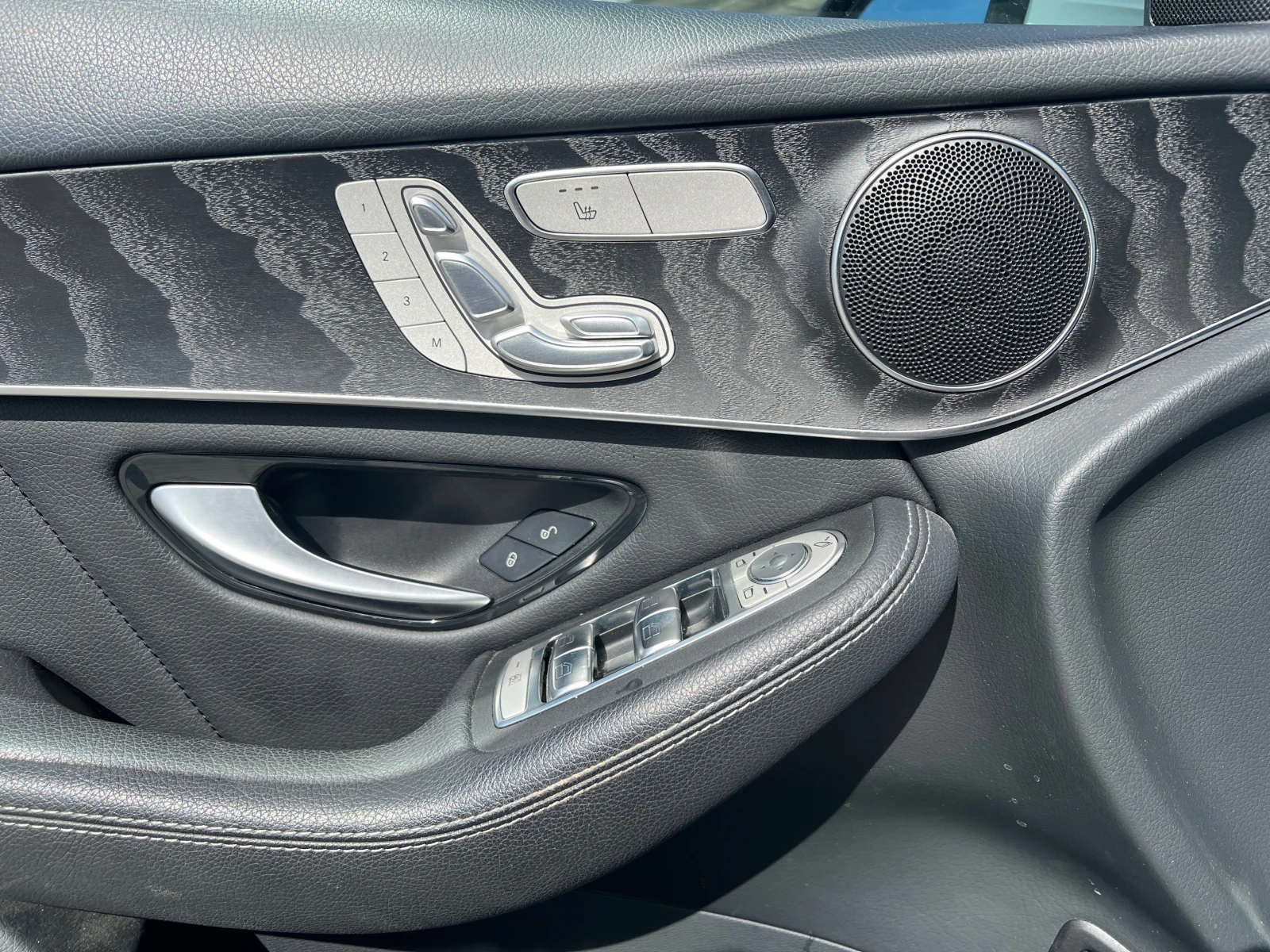 Mercedes-Benz GLC 220 d 4MATIC, снимка 10 - Автомобили и джипове - 54922372