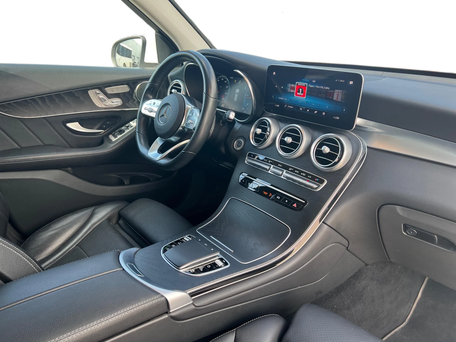 Mercedes-Benz GLC 220 d 4MATIC, снимка 9 - Автомобили и джипове - 54922372