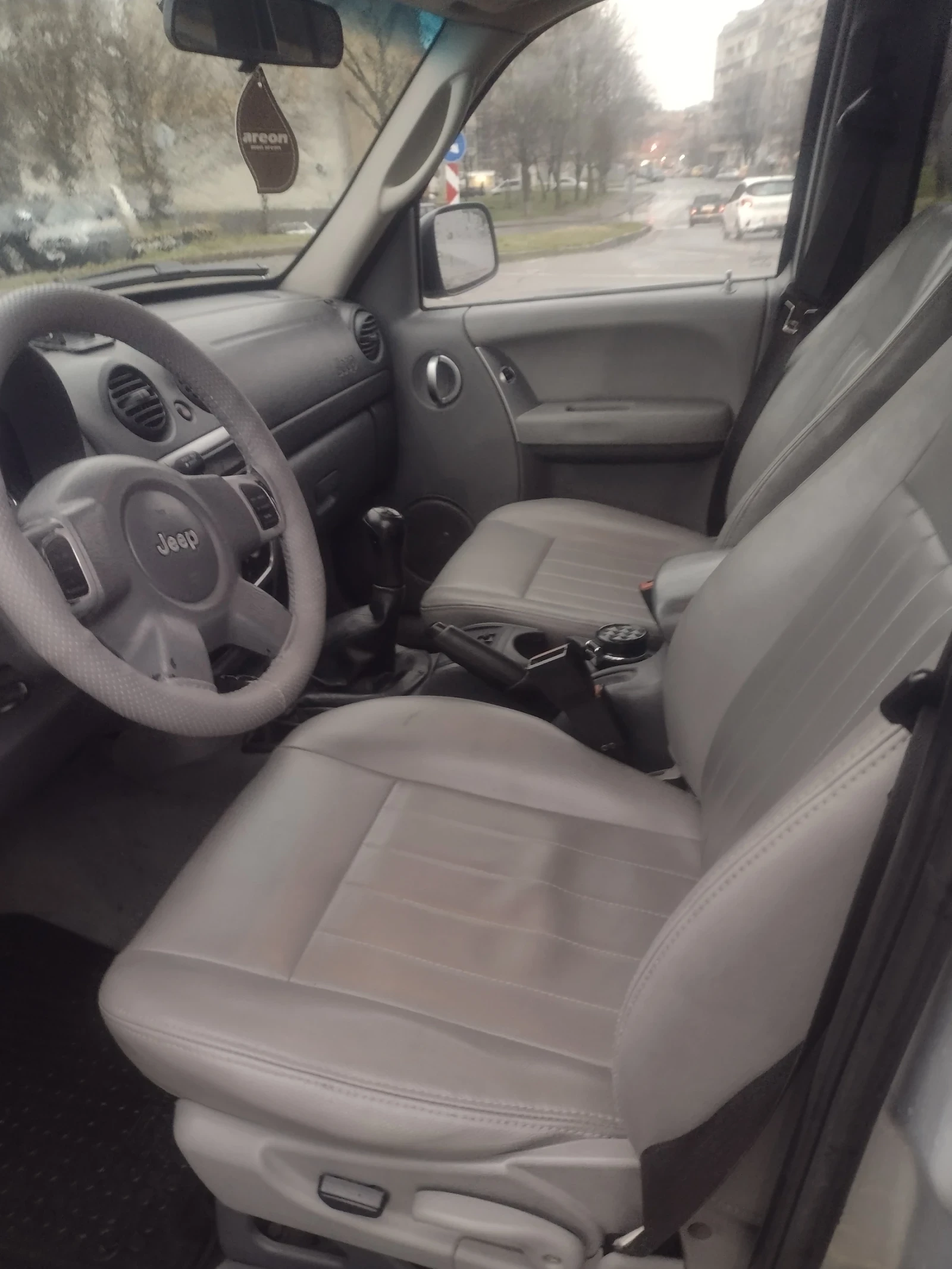 Jeep Cherokee, снимка 8 - Автомобили и джипове - 55165332