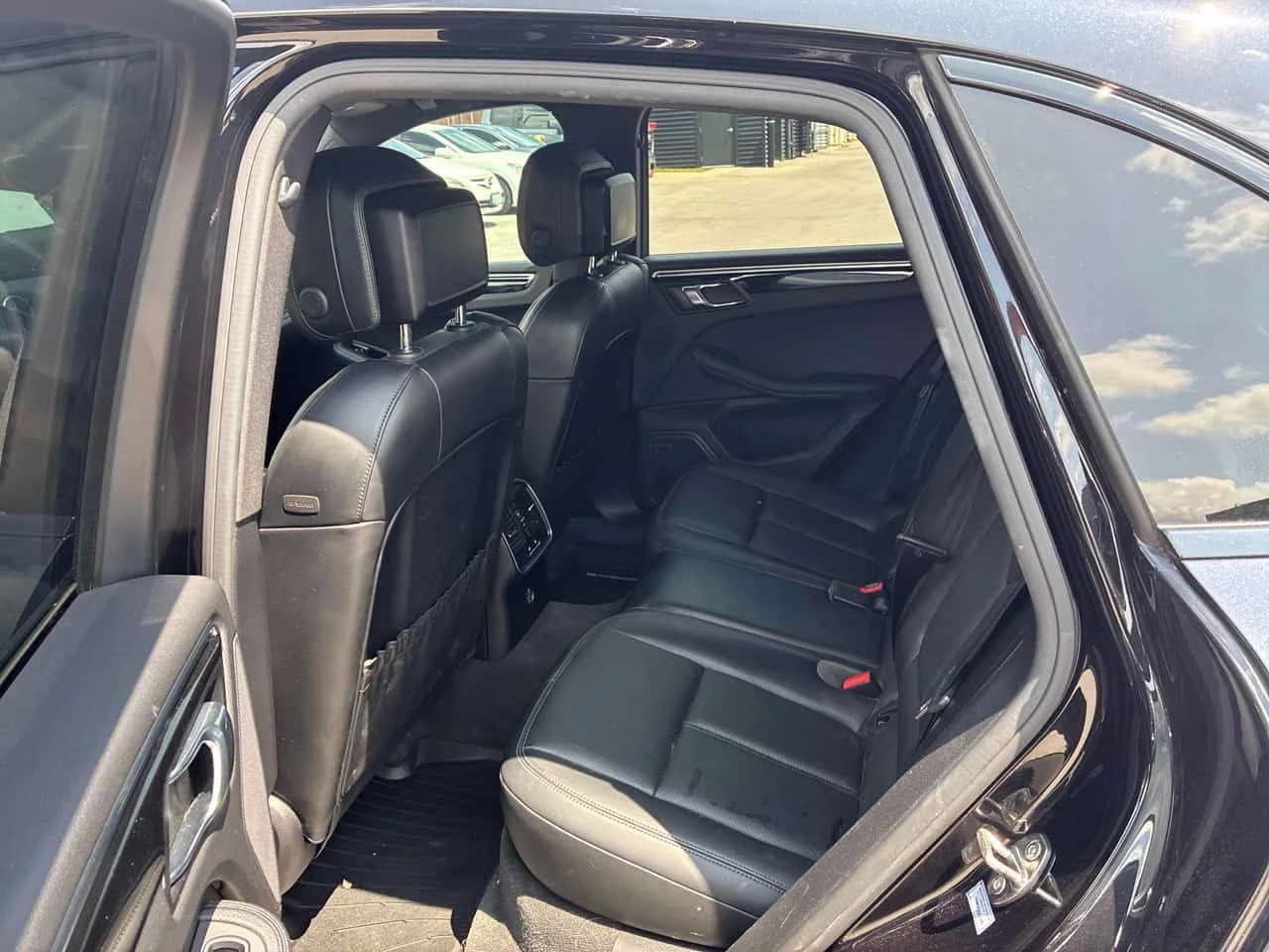 Porsche Macan * S * CARFAX * ОПЦИЯ ЗА ФИНАНСИРАНЕ, снимка 13 - Автомобили и джипове - 55390600