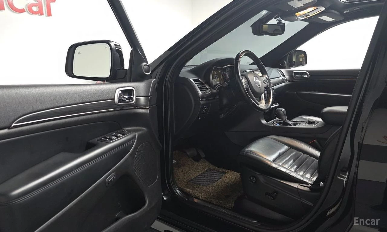 Jeep Grand cherokee 3.6* V6* 8ZF* ПОДГРЕВ* КАМЕРА* КЕЙЛЕС* ПАНОРАМА* , снимка 5 - Автомобили и джипове - 55920594