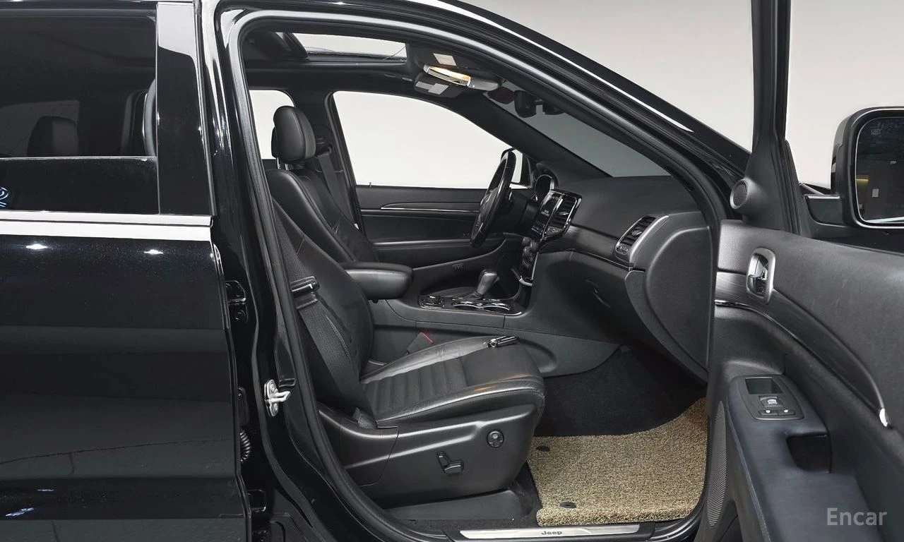 Jeep Grand cherokee 3.6* V6* 8ZF* ПОДГРЕВ* КАМЕРА* КЕЙЛЕС* ПАНОРАМА* , снимка 13 - Автомобили и джипове - 55920594