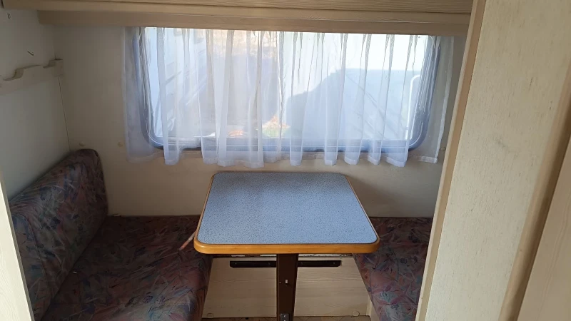 Каравана Knaus Azur 440, снимка 7 - Каравани и кемпери - 53392281