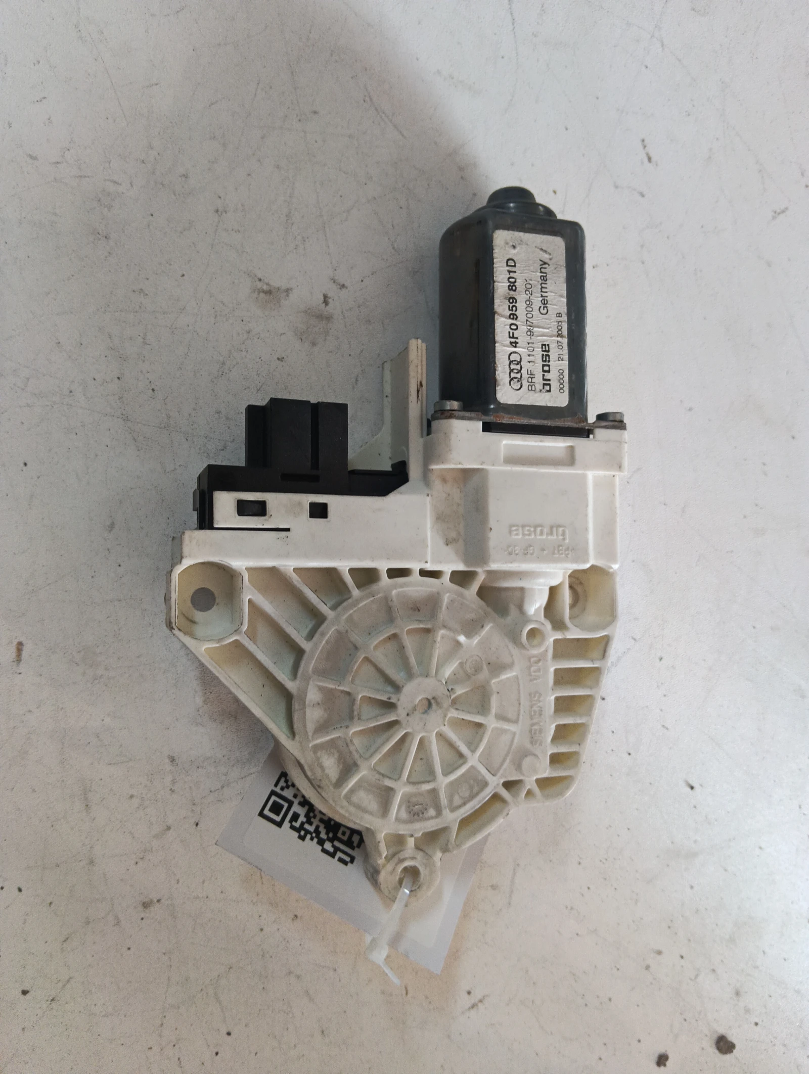 ел.машинка за предно ляво 4F0959801D Audi A6