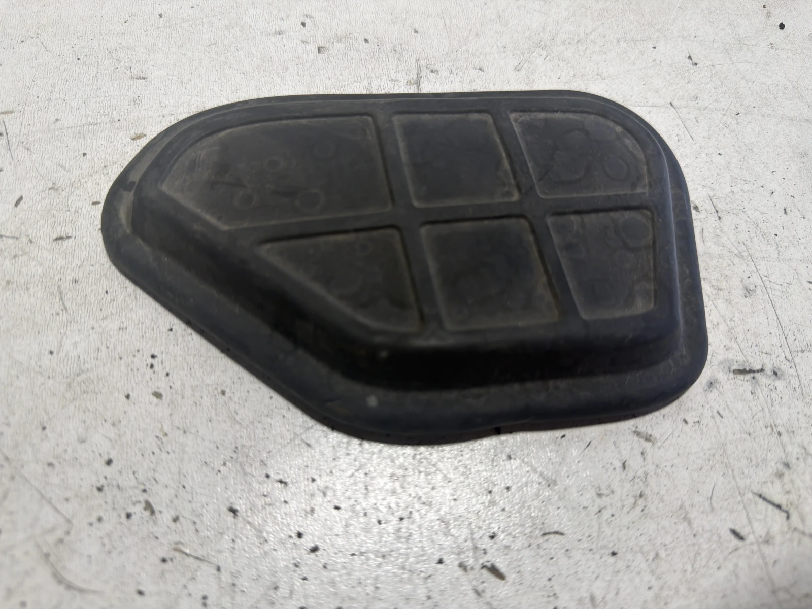 капачка бомбе 8K0803593 лява  Audi A4