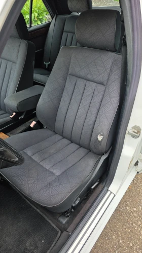 Mercedes-Benz E 200, снимка 12