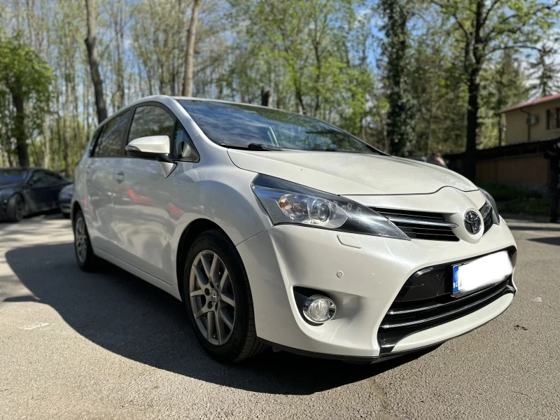 Toyota Verso 2.2 D-cat, снимка 1 - Автомобили и джипове - 47489411