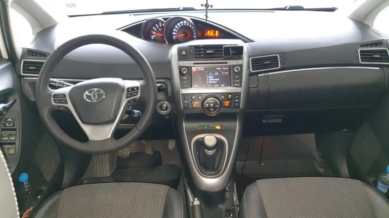 Toyota Verso 2.2 D-cat, снимка 7 - Автомобили и джипове - 47489411