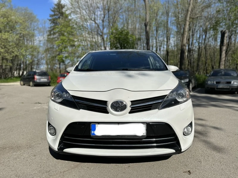 Toyota Verso 2.2 D-cat, снимка 2 - Автомобили и джипове - 47489411