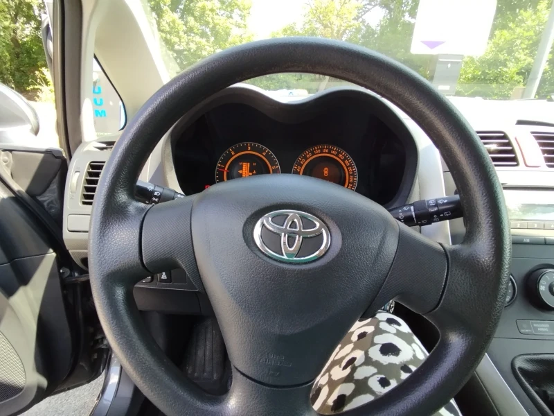 Toyota Auris, снимка 3 - Автомобили и джипове - 47440904