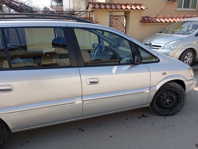 Opel Zafira, снимка 9 - Автомобили и джипове - 49291194