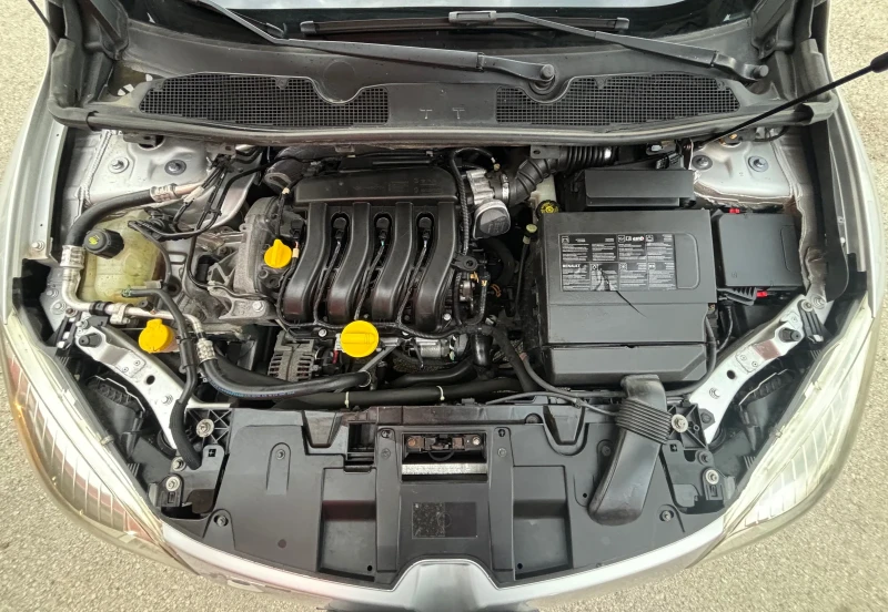 Renault Megane 1.6 I, снимка 9 - Автомобили и джипове - 50224152