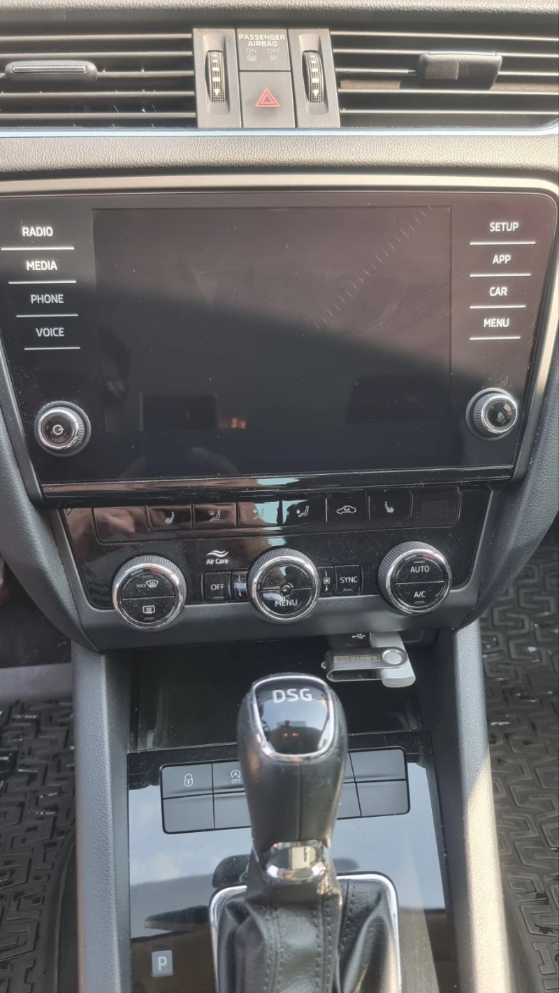 Skoda Octavia 1.5 TSI, снимка 5 - Автомобили и джипове - 52520386