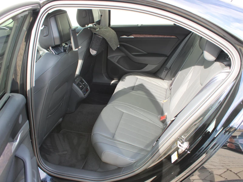 Skoda Superb 2.0 TDI L&K 4x4 , снимка 11 - Автомобили и джипове - 51882129