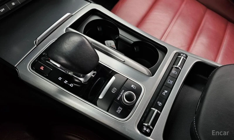 Kia Stinger, снимка 9 - Автомобили и джипове - 53380788