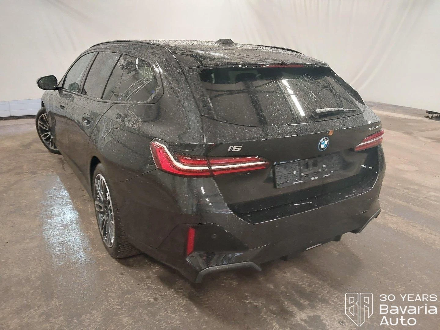 BMW i5 40 eDrive Touring - изображение 2