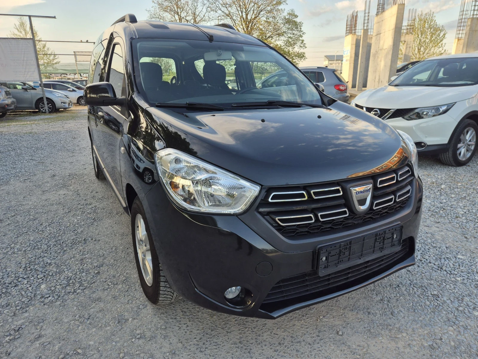 Dacia Dokker 1.6i, снимка 2 - Автомобили и джипове - 52791312
