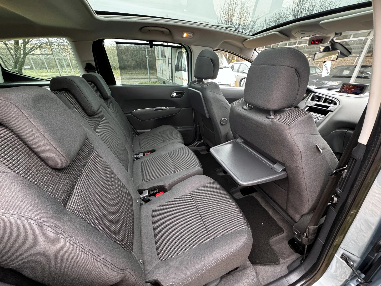 Peugeot 5008 1.6 e-HDi ��������� | Mobile.bg � ����������� 12