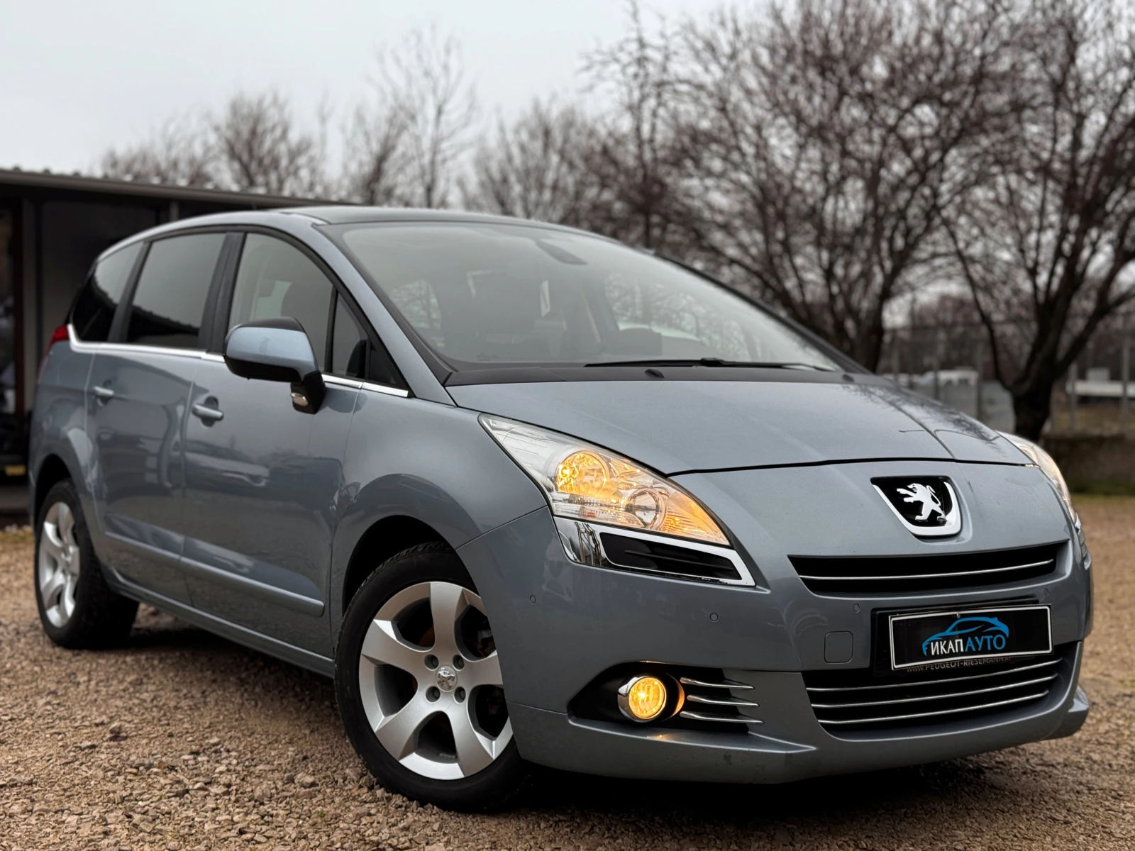 Peugeot 5008 1.6 e-HDi АВТОМАТИК - изображение 3