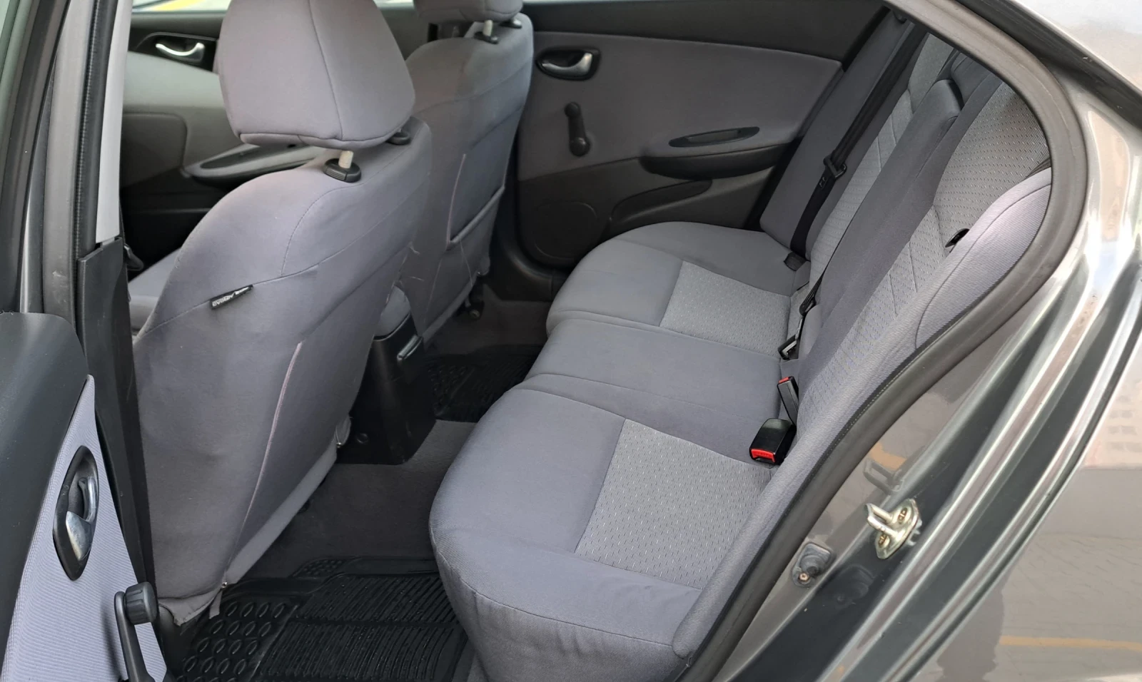 Nissan Primera 1.8 - изображение 8