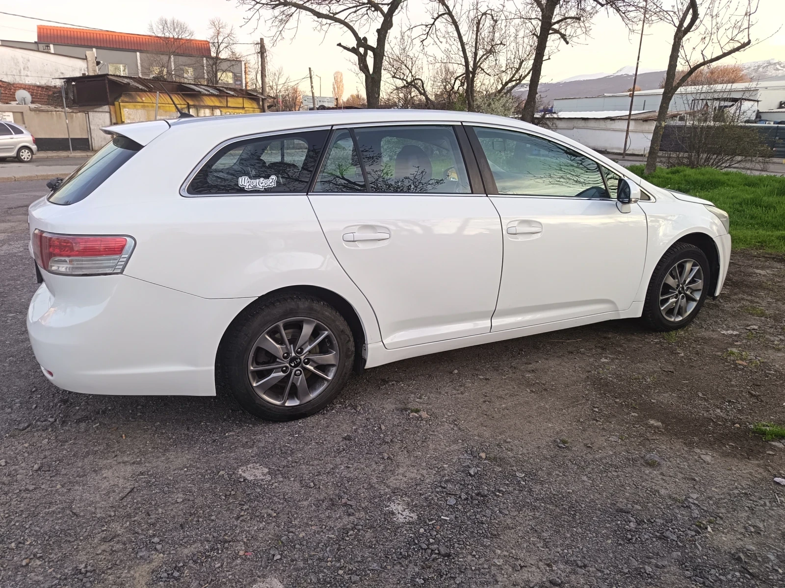Toyota Avensis, снимка 2 - Автомобили и джипове - 54168761