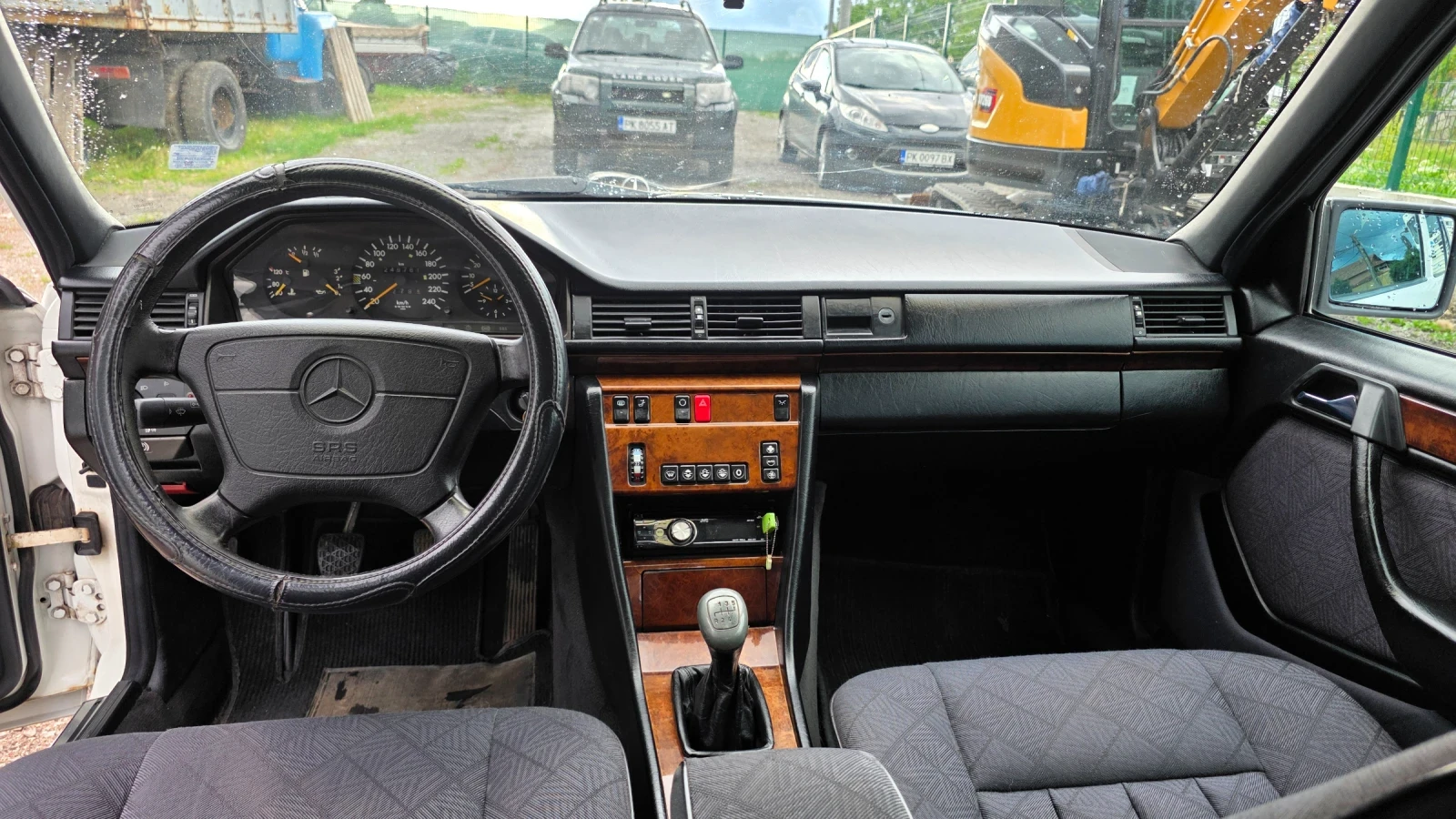 Mercedes-Benz E 200, снимка 10 - Автомобили и джипове - 54808943